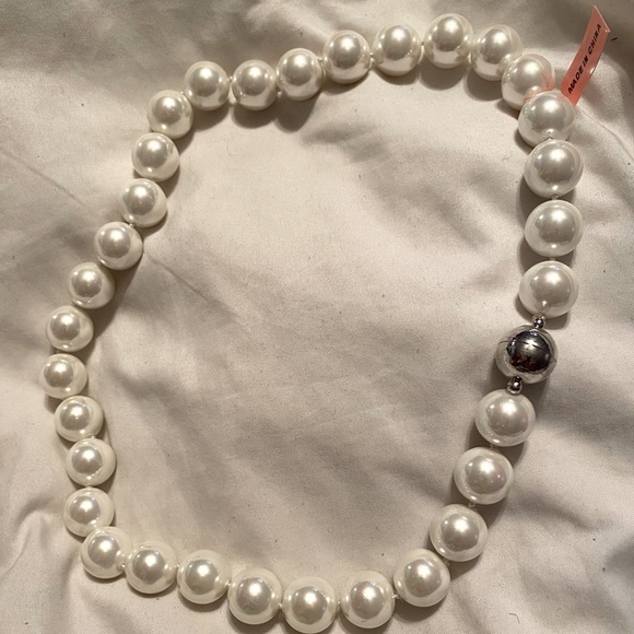 Chunky Silver And Pearl Necklace - Picture 2 of 2